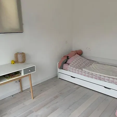 Vakantiehuis Bright House 10m From Paris Sèvres